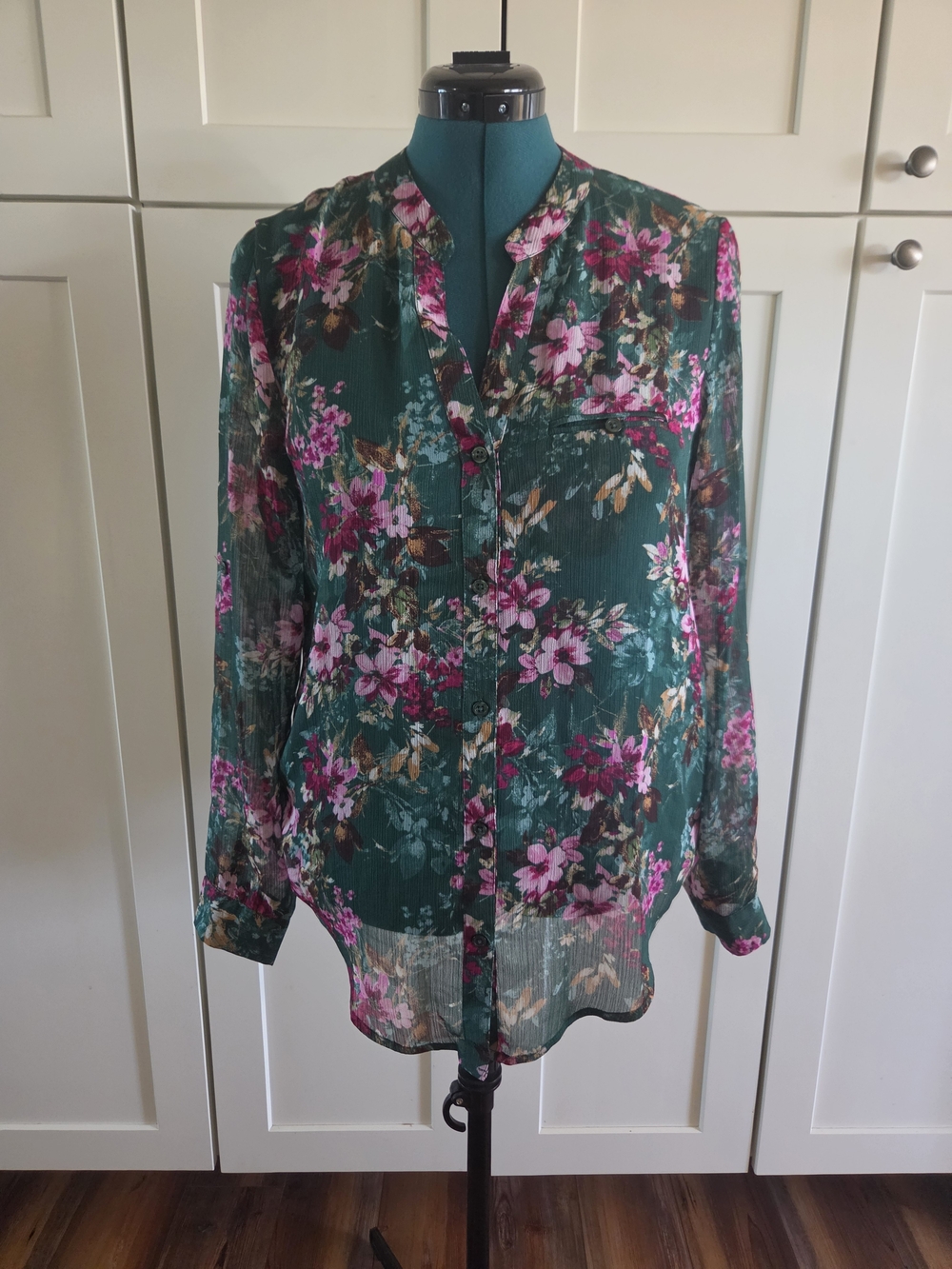 Kut from the Kloth Emerald Floral Semi-Sheer Button Front Blouse Size L